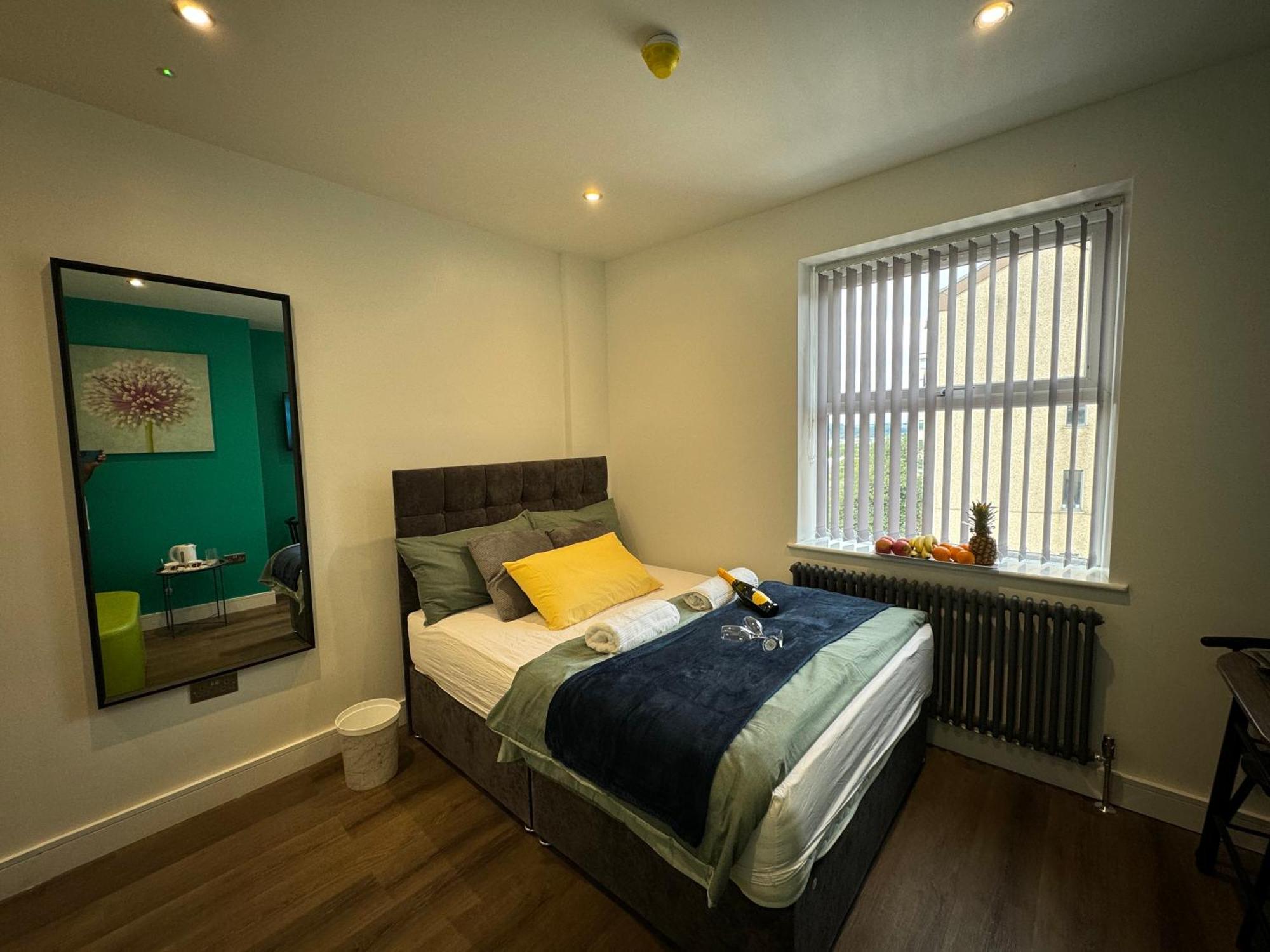 Southgate Luxury Apartments Elland 外观 照片