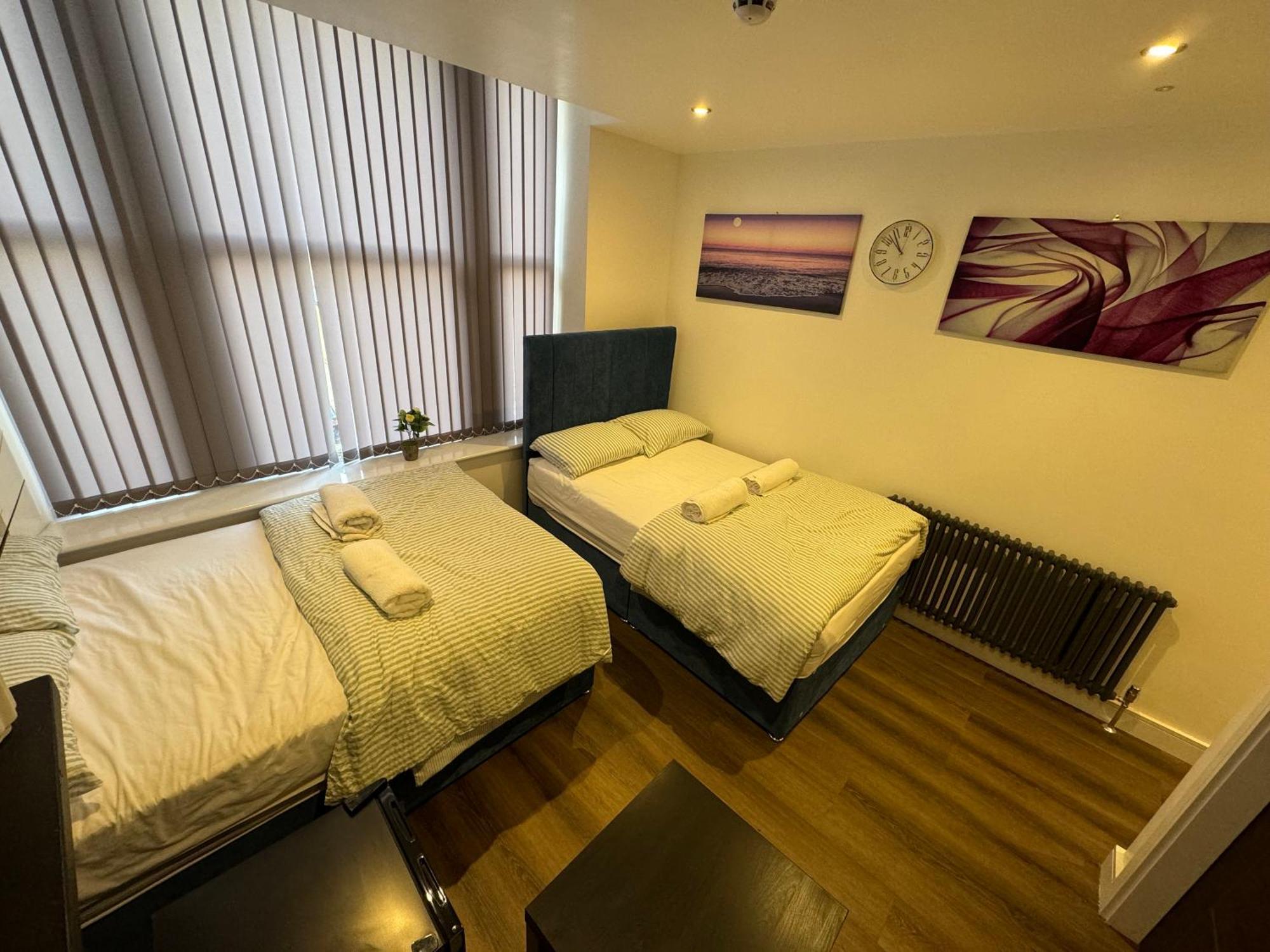 Southgate Luxury Apartments Elland 外观 照片